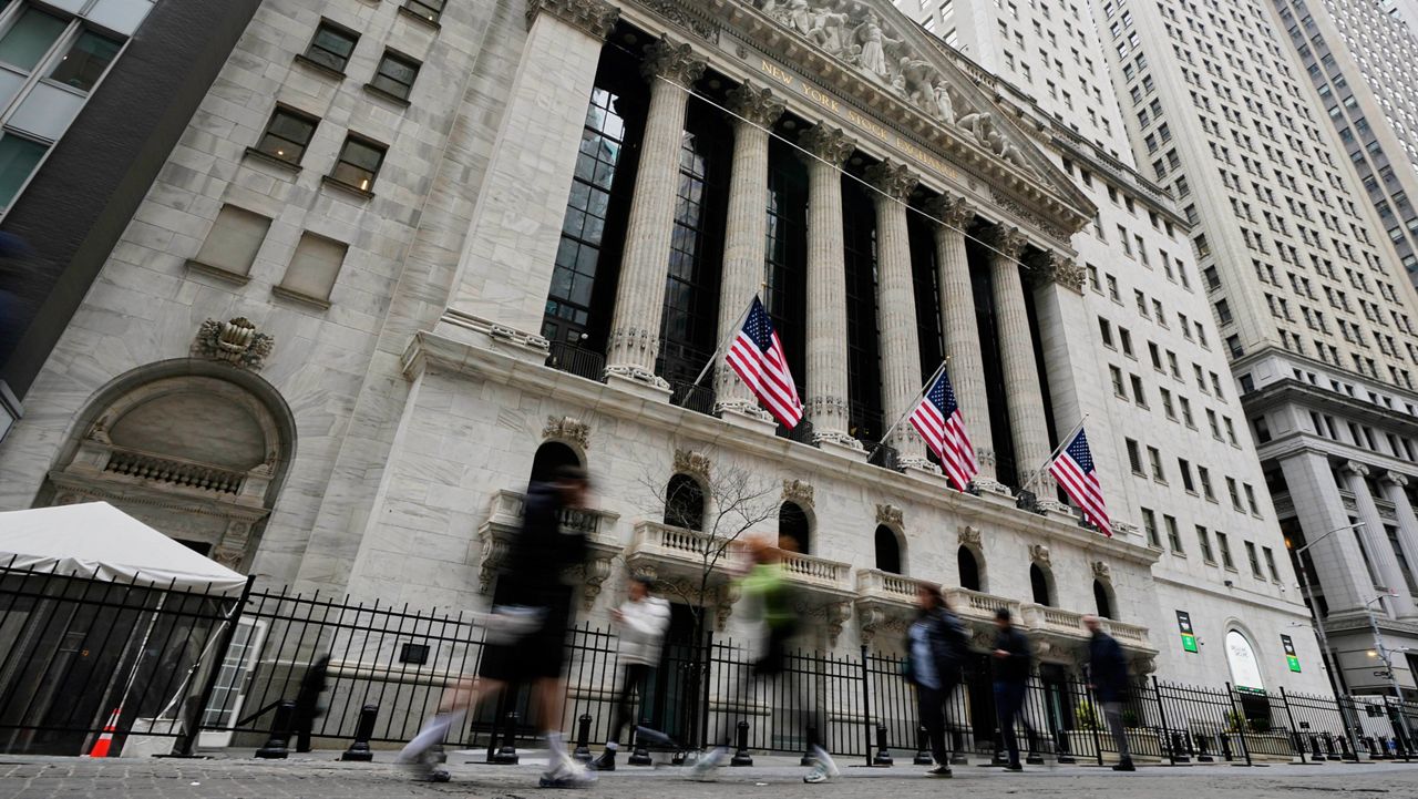 wall-street-profits-surge,-giving-new-york-a-fiscal-boost,-state-comptroller-says