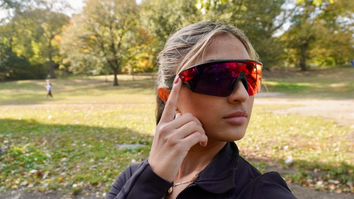 i-wore-the-oakley-meta-vanguard-on-a-5-mile-walk-–-they-beat-my-ray-bans-in-key-ways