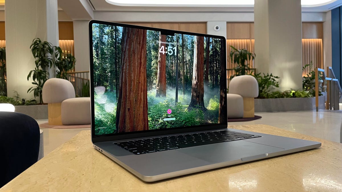 these-5-black-friday-macbook-deals-are-so-good,-they-made-me-do-a-double-take