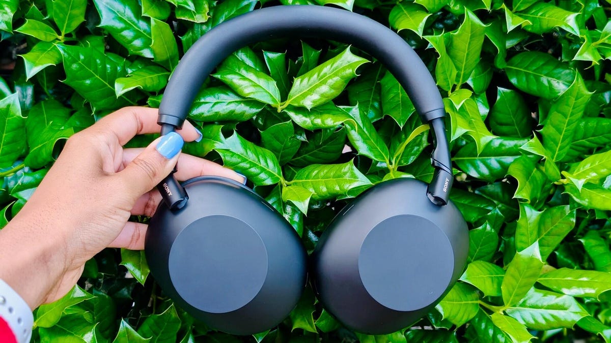 the-20+-best-early-black-friday-headphones-deals-worth-grabbing-now