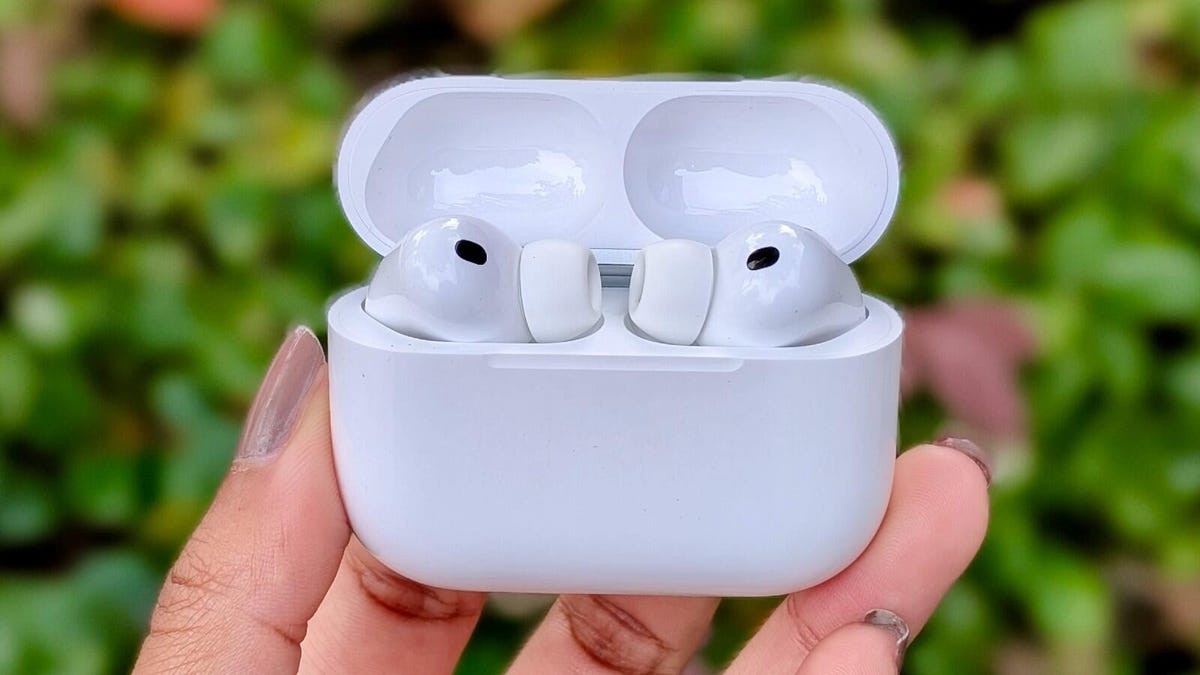 why-i-still-recommend-the-airpods-pro-2-in-2025-–-especially-at-this-black-friday-price