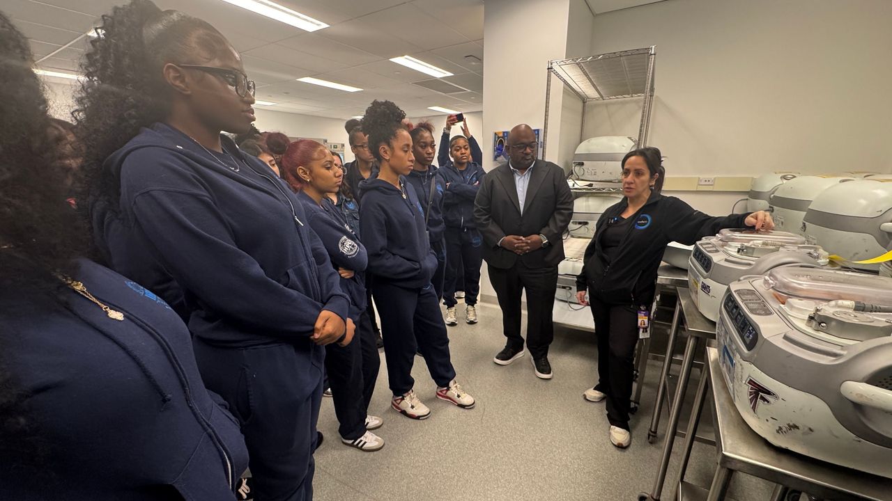 students-get-rare-look-at-organ-donation-process-inside-liveonny