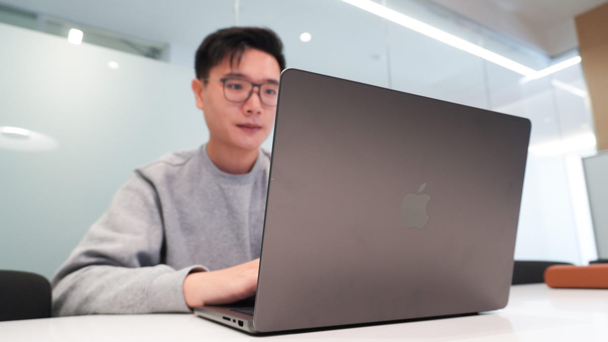 macbook-pro-vs.-macbook-air:-we-answered-the-definitive-question-every-apple-user-asks