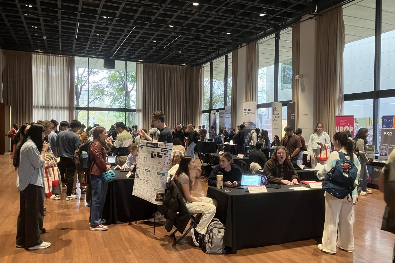 inaugural-urop-mixer-draws-hundreds-of-students-eager-to-gain-research-experience