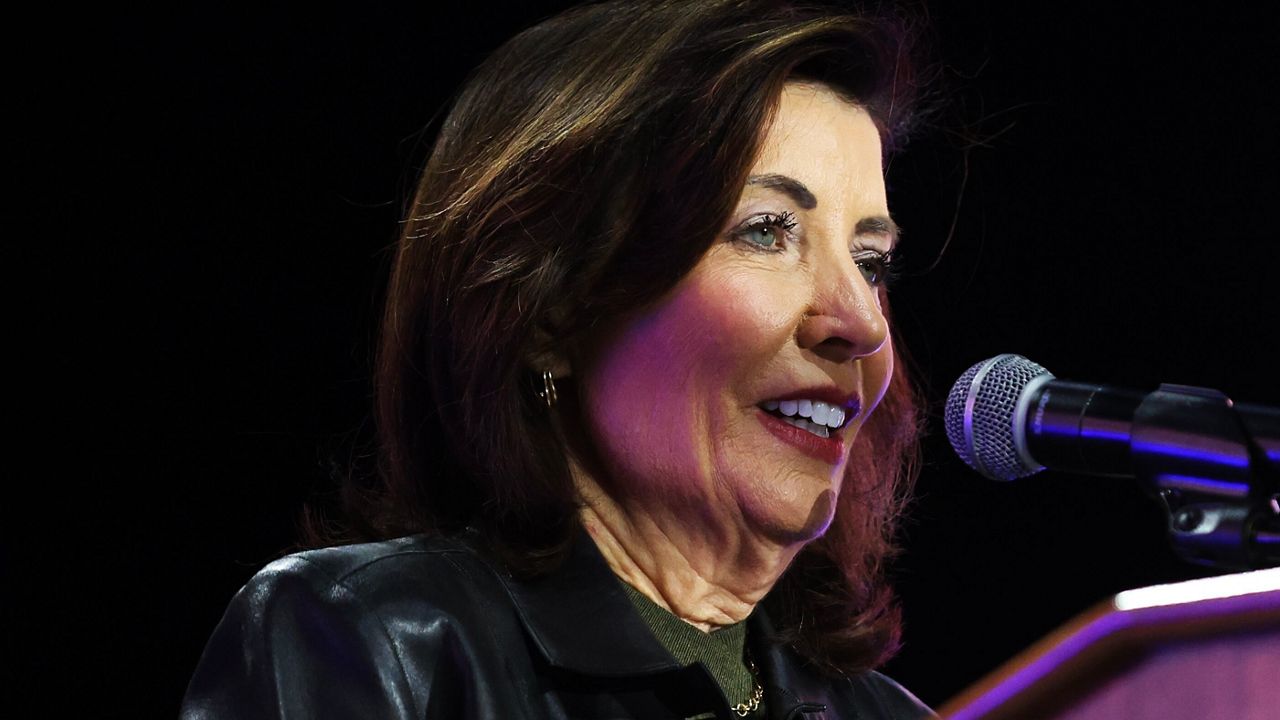 siena-poll:-hochul-keeps-strong-lead-in-race-for-governor;-new-yorkers-warm-to-mamdani