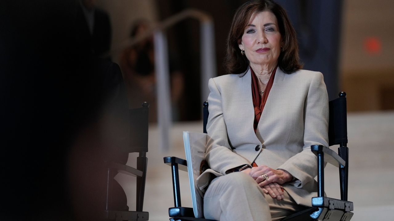 hochul-says-she’ll-sign-amended-‘medical-aid-in-dying-act’