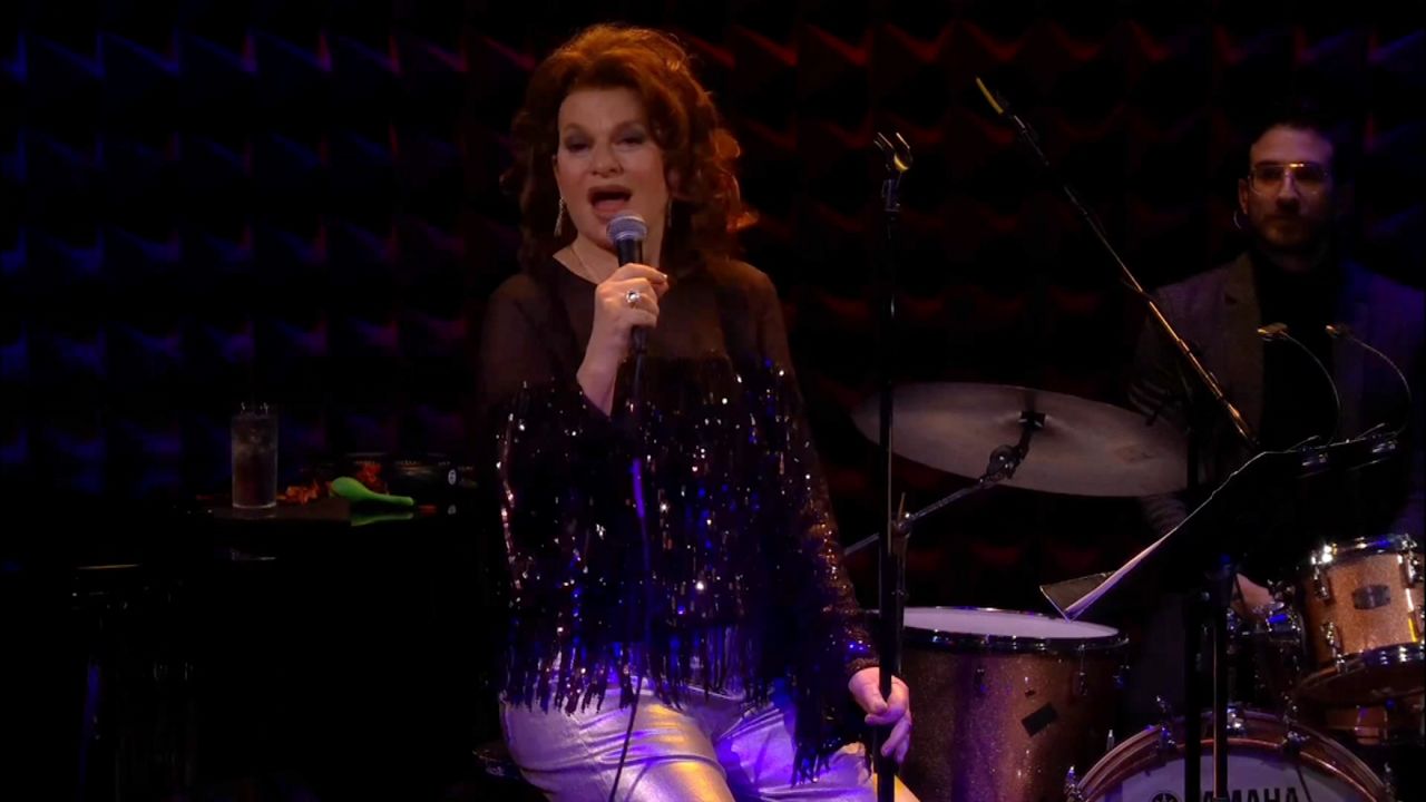 frank-dilella’s-theater-picks:-‘sandra-bernhard:-caught-off-guard,’-‘peter-cincotti:-a-new-york-christmas’-and-more