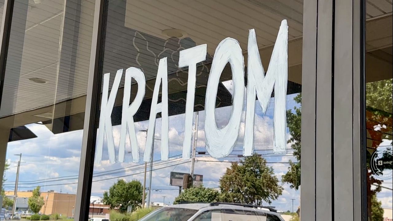 hochul-signs-bills-into-law-to-regulate-kratom-drug-products-in-new-york